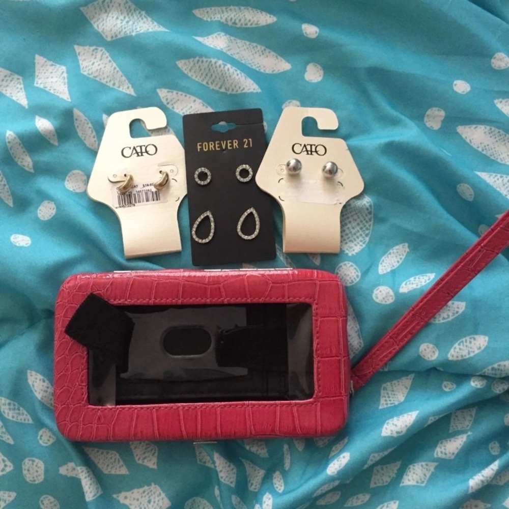 Accessories Set with a Cellphone Wallet